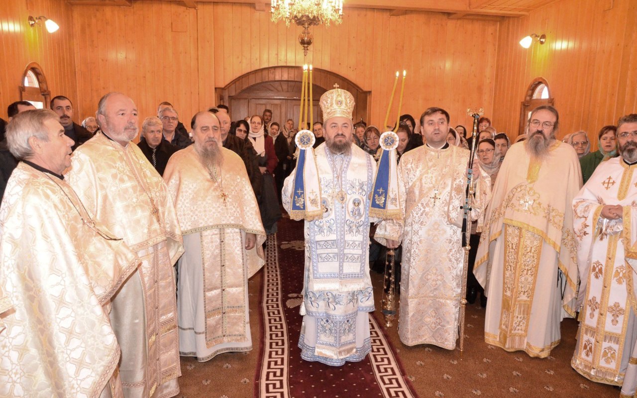 Hramuri şi slujiri arhiereşti la sărbătoarea Intrarea în biserică a Maicii Domnului 27774