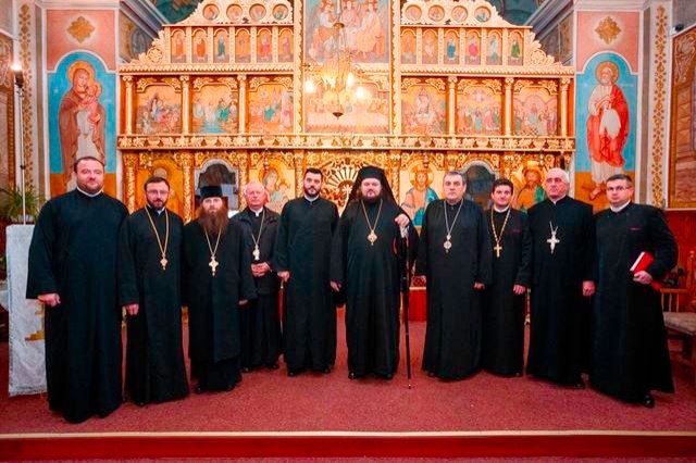 Hramuri şi slujiri arhiereşti la sărbătoarea Intrarea în biserică a Maicii Domnului 27777