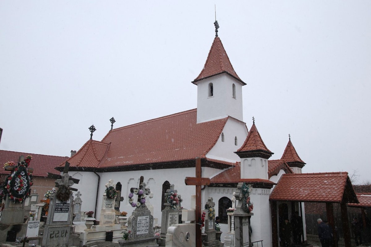 Hramuri şi slujiri arhiereşti la sărbătoarea Intrarea în biserică a Maicii Domnului 27779