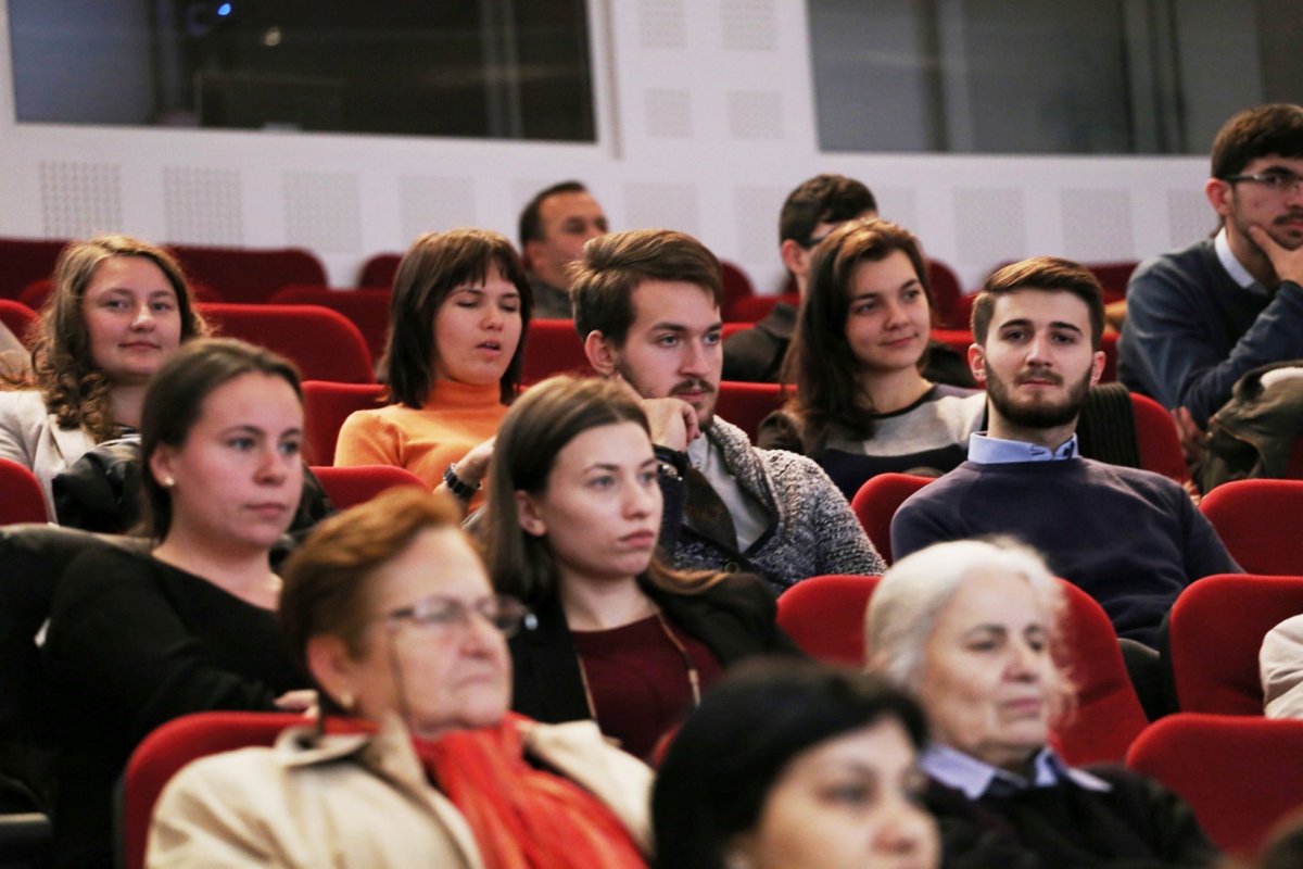 Actorul Dorel Vișan a conferențiat la Sibiu 27724