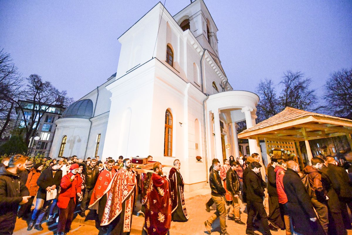 Biserici bucureştene în sărbătoare 27656