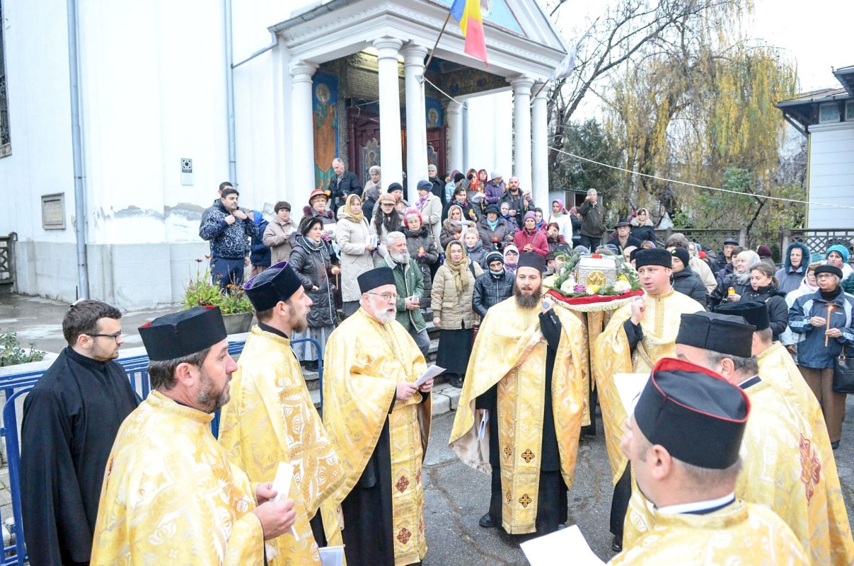 Biserici bucureştene în sărbătoare 27658