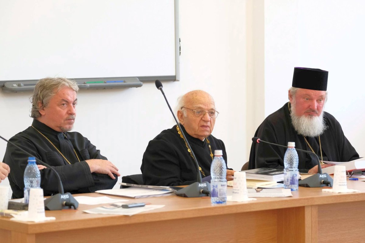 Părintele Nicolae Bordașiu: „Biblioteca Morse ne aducea în închisoare  balsamul poeziei și al rugăciunii“ 27676