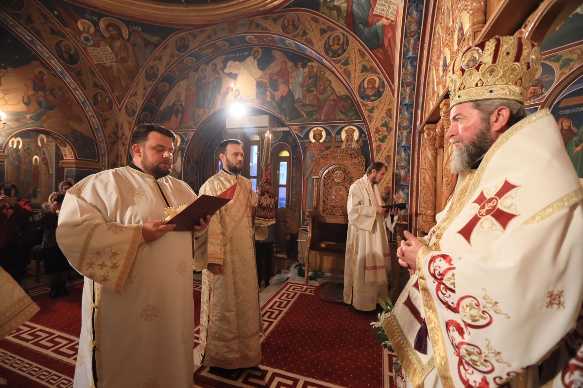 Două hirotoniri la Paraclisul Episcopal din Baia Mare 27563
