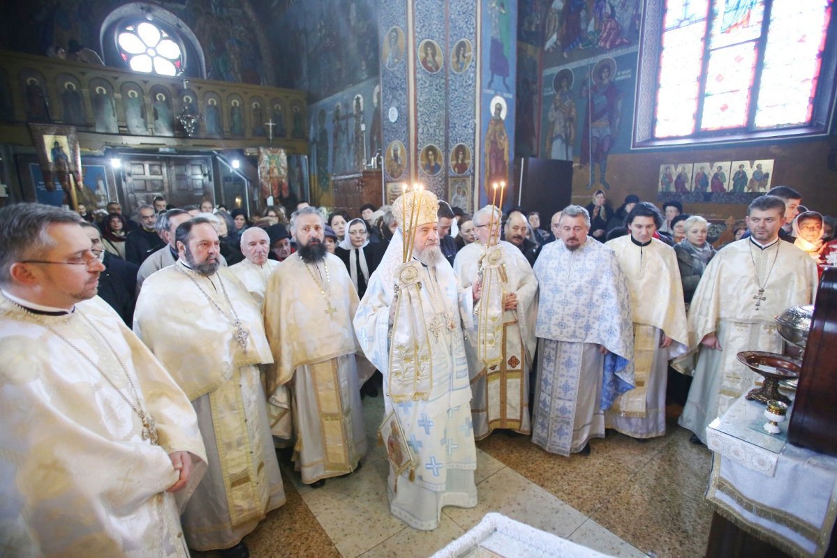 Slujiri arhiereşti şi binecuvântări în Duminica a 30-a după Rusalii 27477