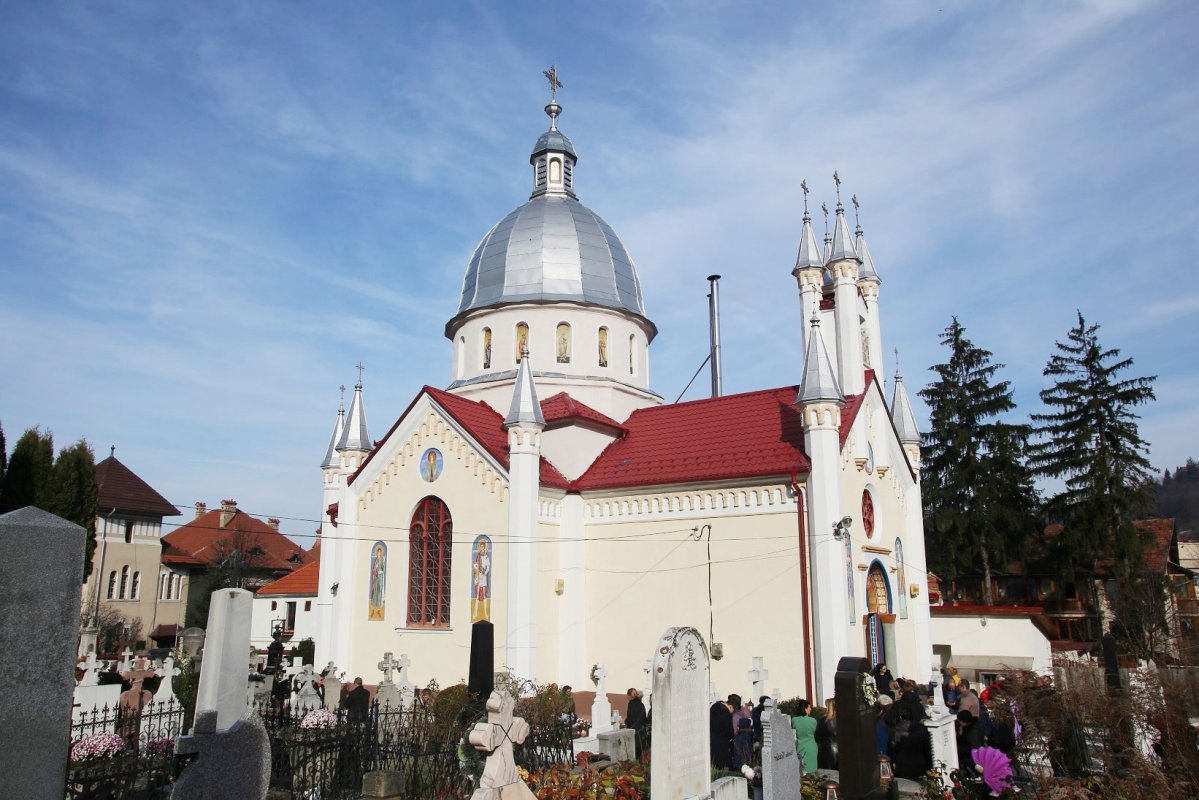 Slujiri arhiereşti şi binecuvântări în Duminica a 30-a după Rusalii 27480