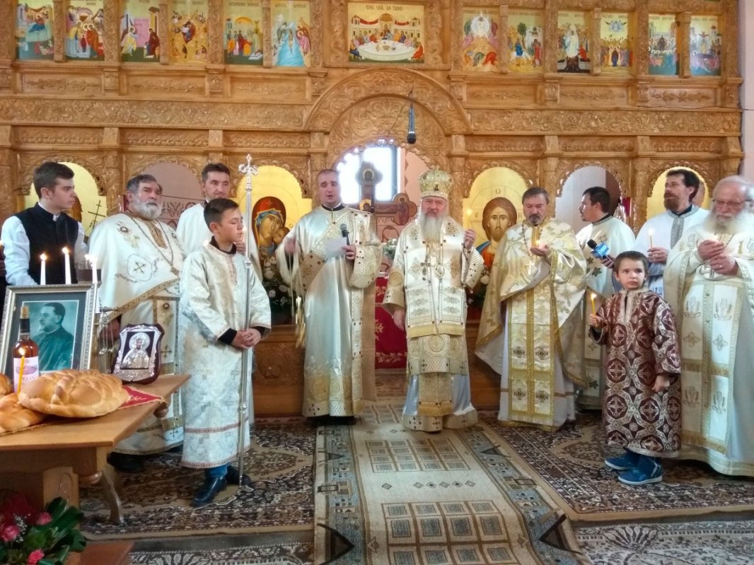 Slujiri arhiereşti şi binecuvântări în Duminica a 30-a după Rusalii 27484