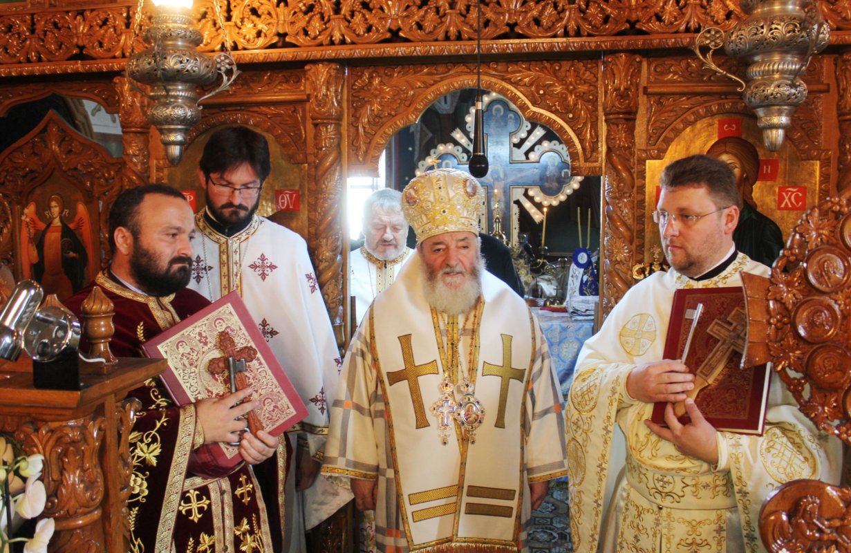 Slujiri arhiereşti şi binecuvântări în Duminica a 30-a după Rusalii 27487