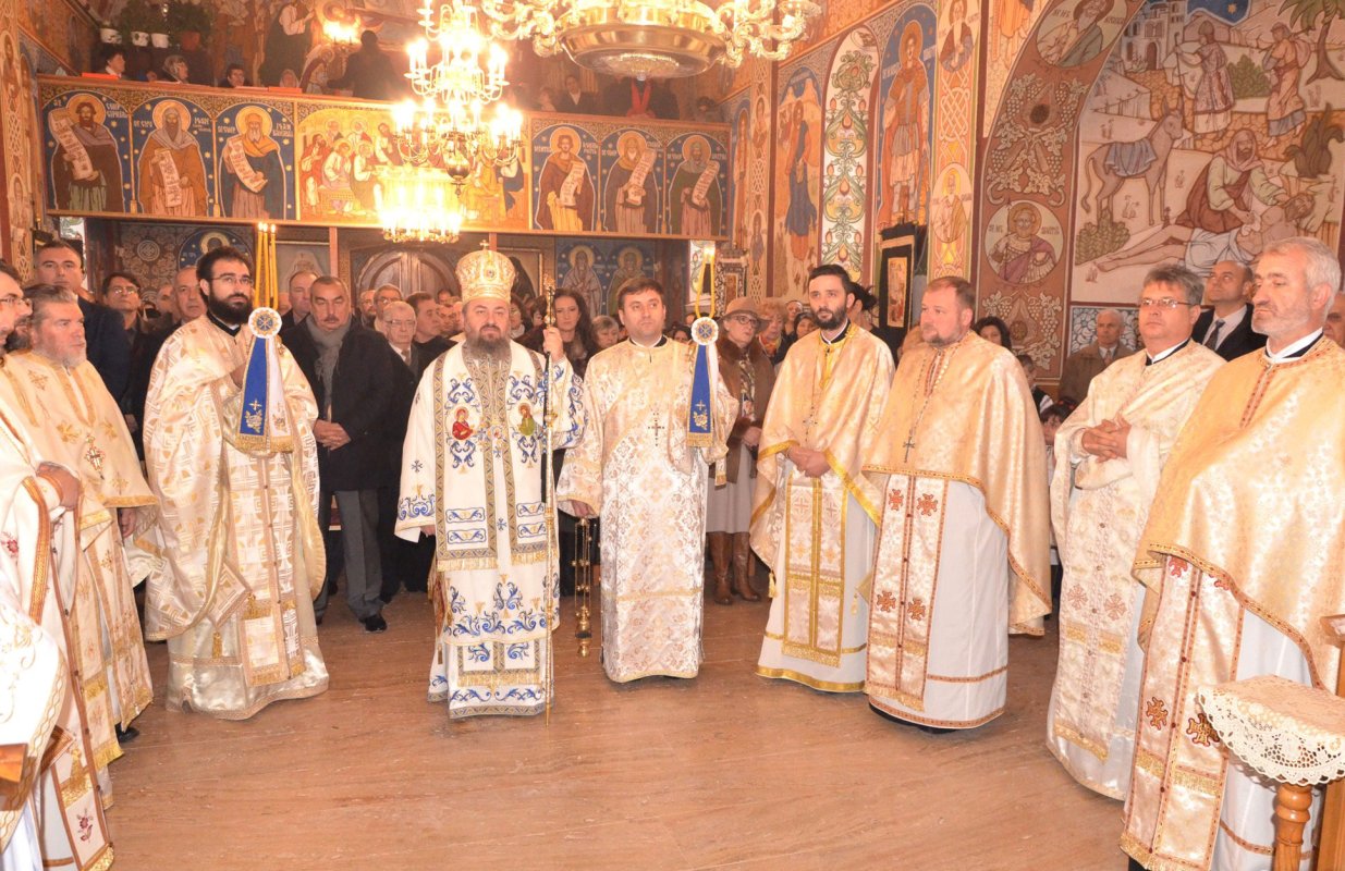 Slujiri arhiereşti şi binecuvântări în Duminica a 30-a după Rusalii 27489