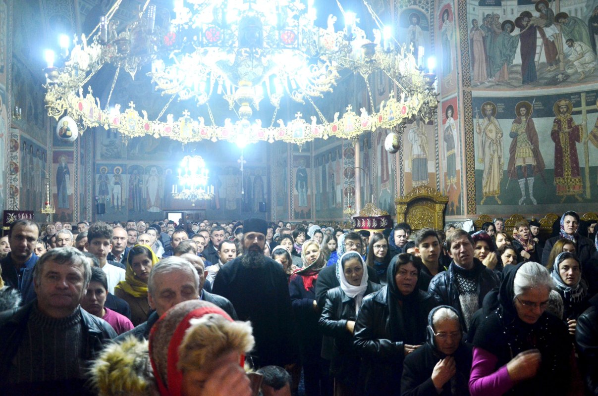 Slujiri arhiereşti şi binecuvântări în Duminica a 30-a după Rusalii 27491