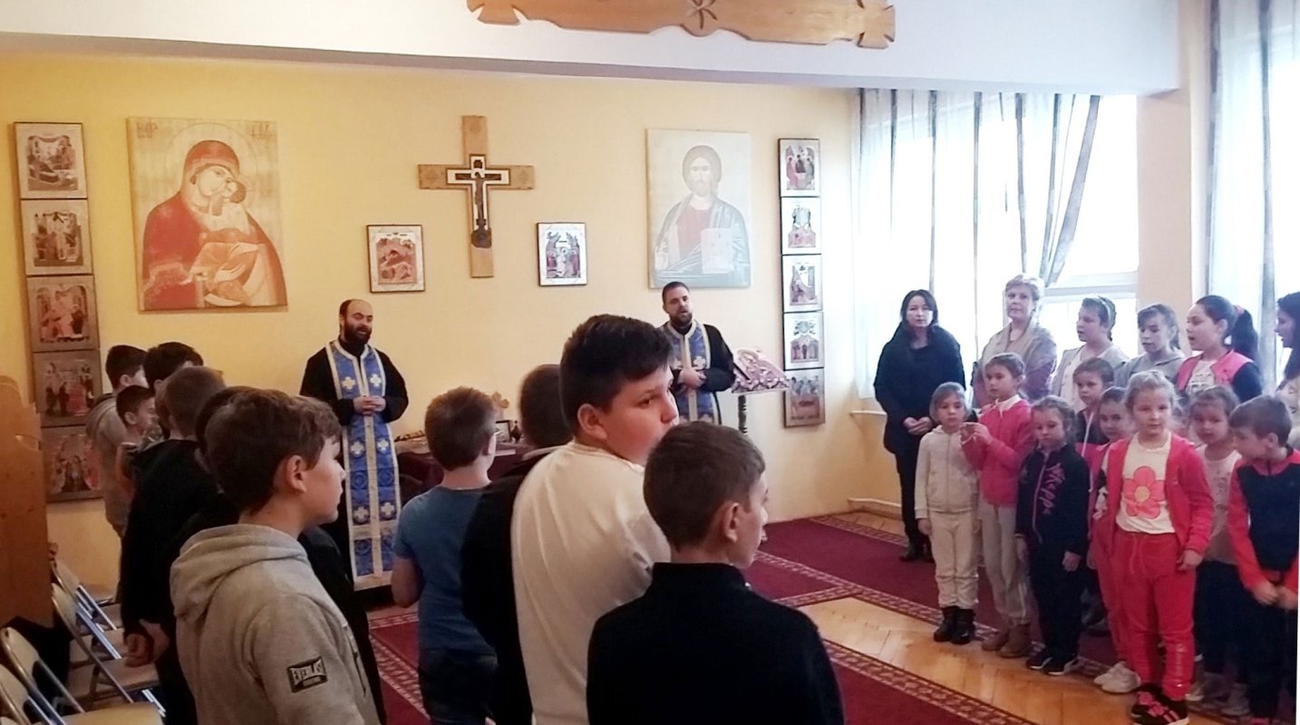 Hram la capela şcolară a Liceului Vlădeasa, Huedin 27424