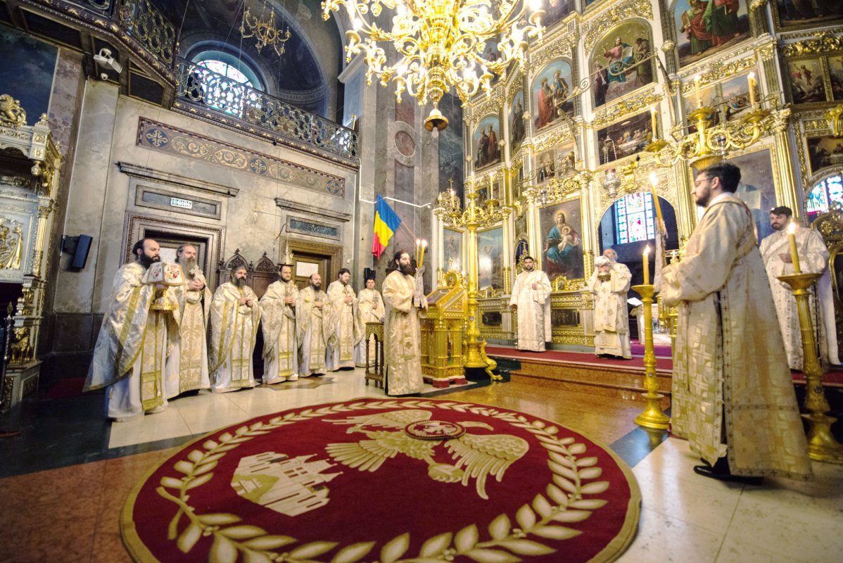 Sfântul Apostol Andrei, sărbătorit la Iași prin Liturghie arhierească 27331