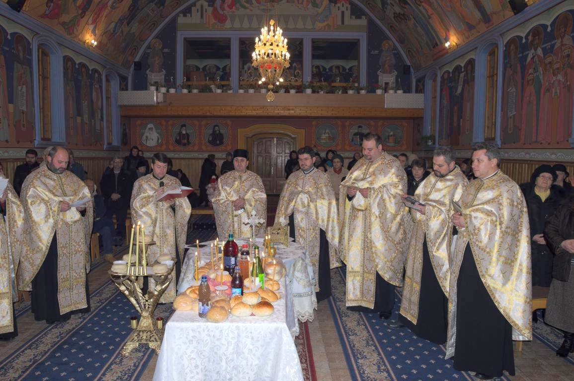 Bucurie duhovnicească pentru credincioşii Parohiei „Sfinţii Trei Ierarhi“ din Bacău 27190