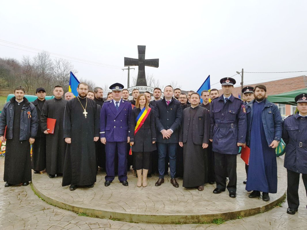 Corala preoţească „Nicofonis”, la Turceni 27219