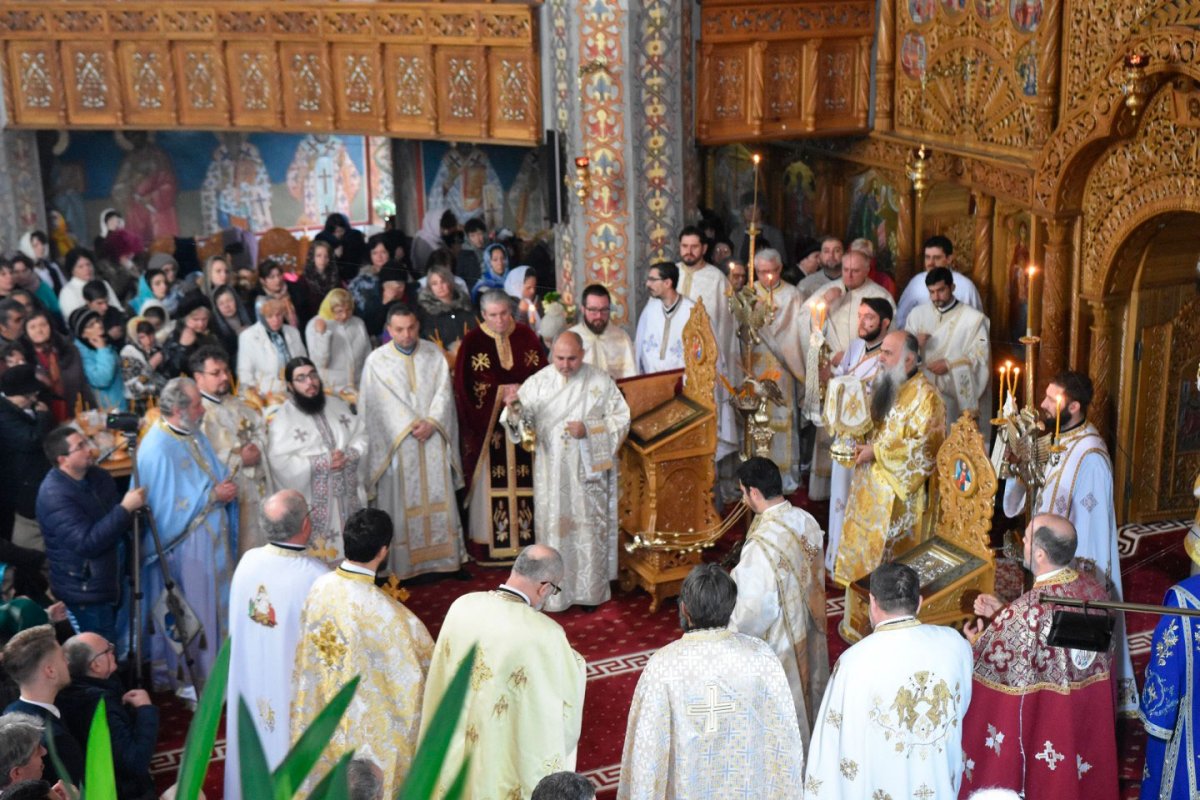 Evenimente liturgice la Craiova şi Râmnic 27215
