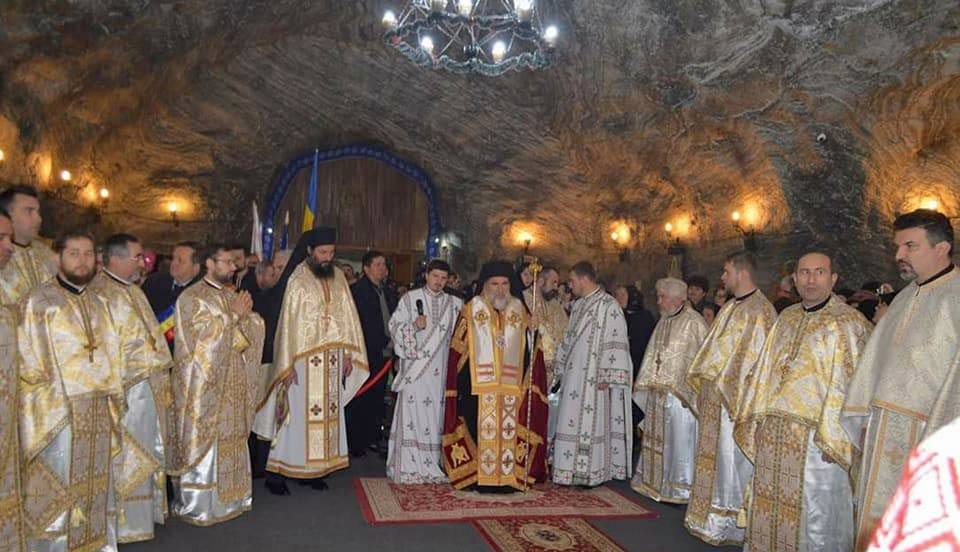 Slujbă arhierească în Biserica „Sfânta Varvara“ din Târgu Ocna 27188