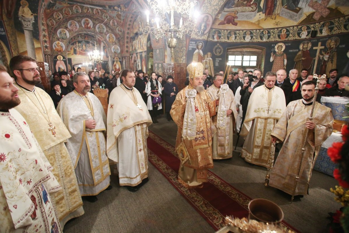 Slujiri arhiereşti în Duminica a 31-a după Rusalii 27203