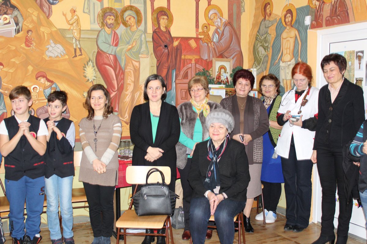 Concerte de colinde şi activităţi cu copiii la parohia clujeană Naşterea Domnului 27129