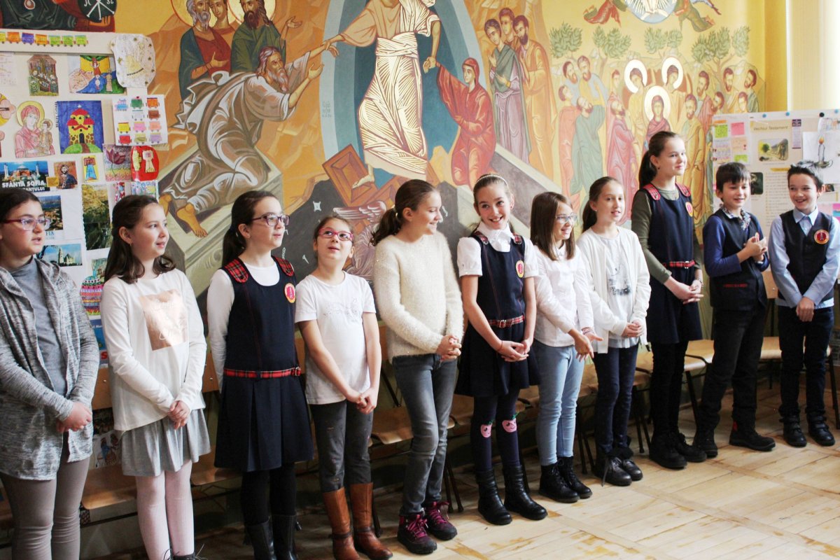 Concerte de colinde şi activităţi cu copiii la parohia clujeană Naşterea Domnului 27130