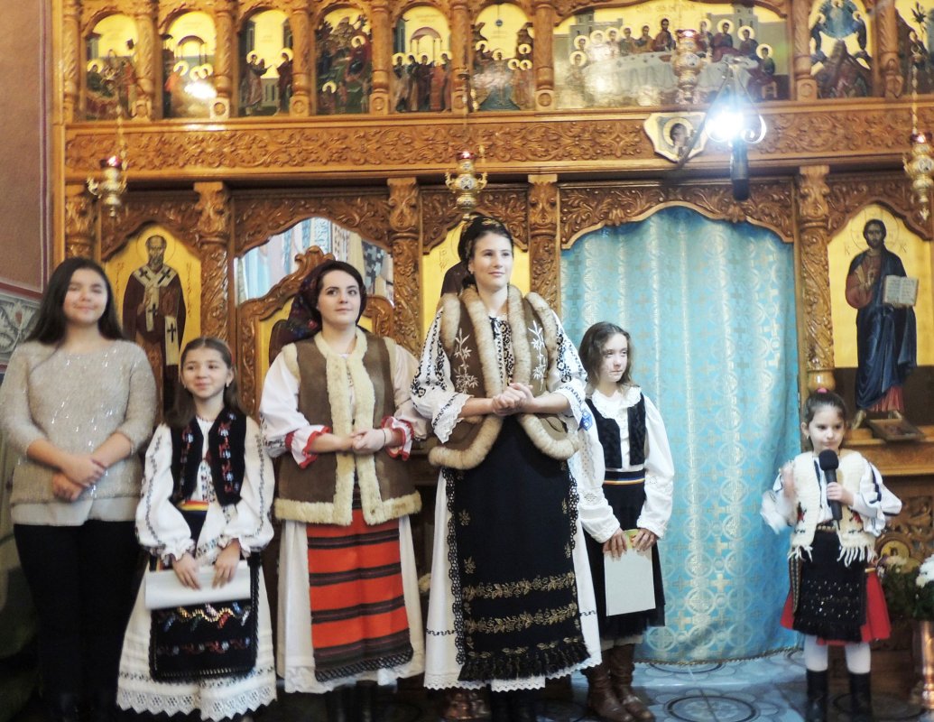 Concerte de colinde şi activităţi cu copiii la parohia clujeană Naşterea Domnului 27135