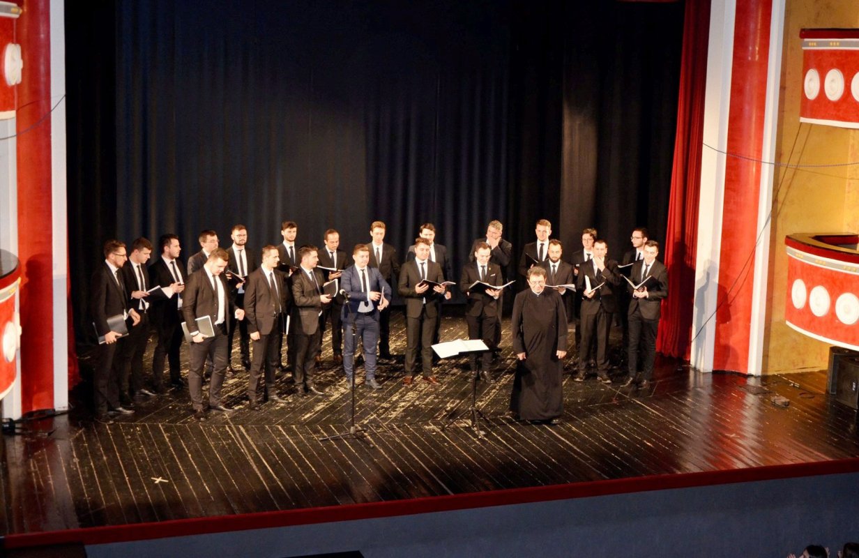 Corala „Psalmodia Transylvanica” în concert la Deva 27075