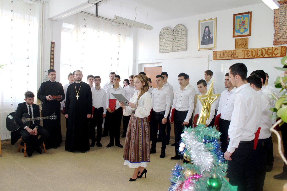 Binecuvântări arhiereşti la Liceul Teologic din Târgu Jiu 26999