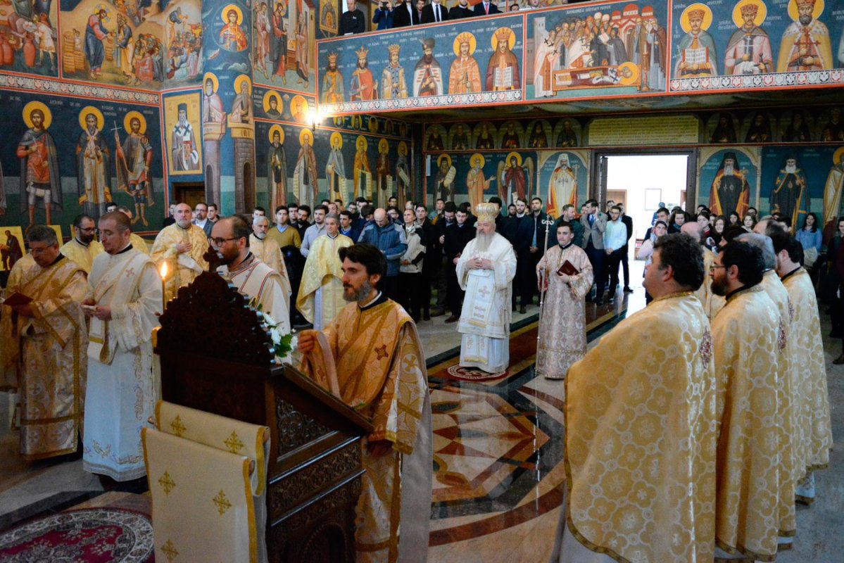 Slujiri arhiereşti şi hramuri de Sfântul Ierarh Nicolae 26981