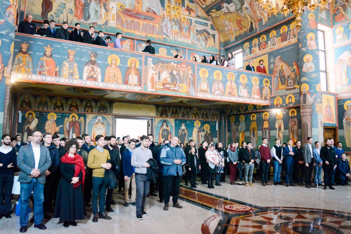 Slujiri arhiereşti şi hramuri de Sfântul Ierarh Nicolae 26982