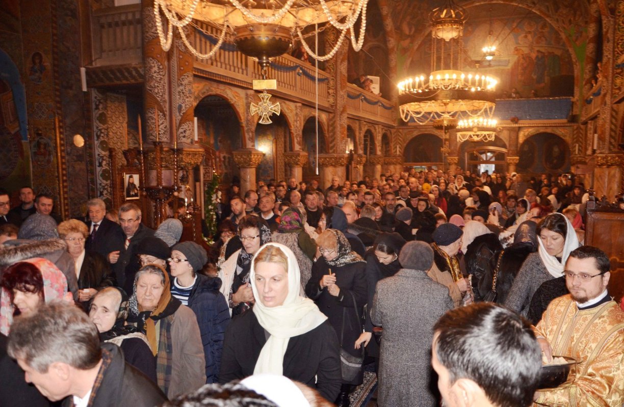 Slujiri arhiereşti şi hramuri de Sfântul Ierarh Nicolae 26983