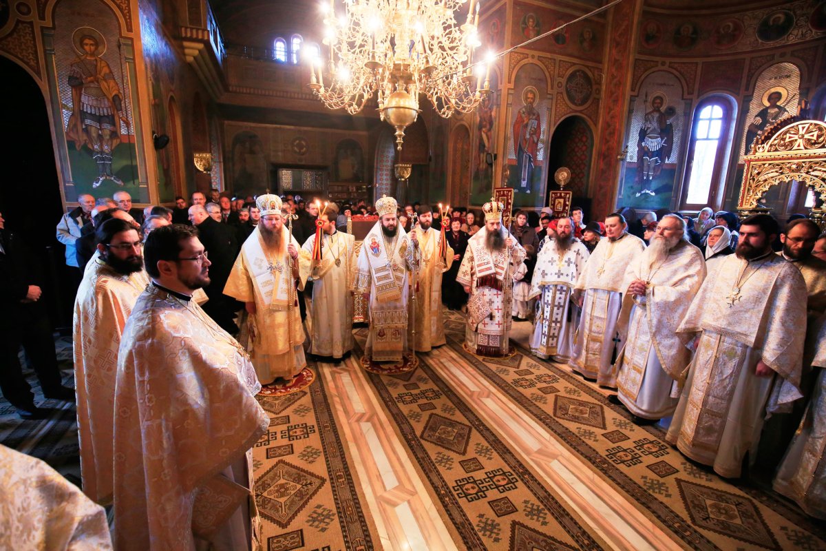 Slujiri arhiereşti şi hramuri de Sfântul Ierarh Nicolae 26987