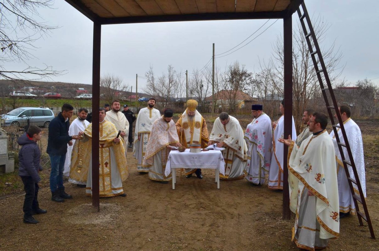 Clopotniţa Parohiei Murgeni, sfinţită de PS Ignatie 26893