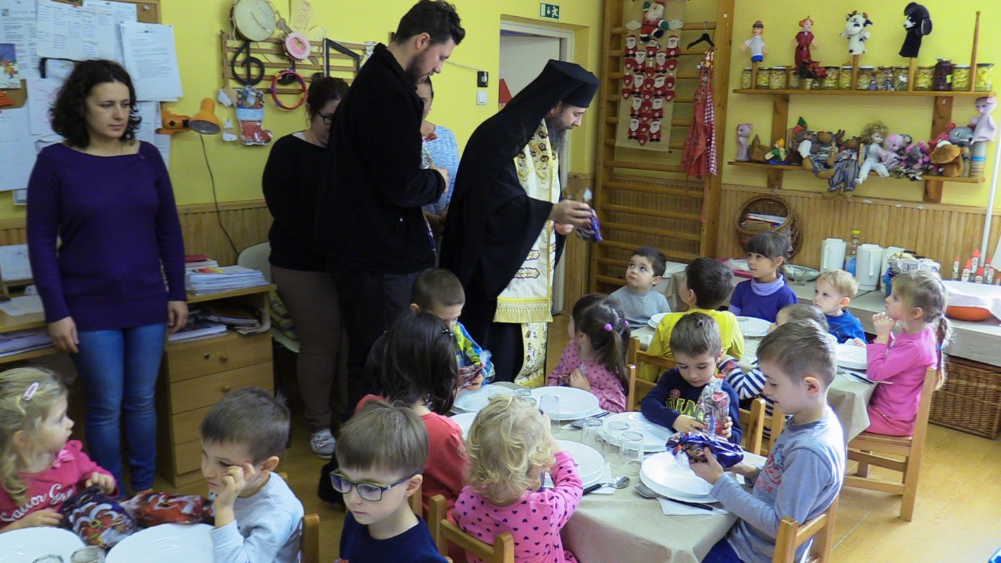 Daruri de Moș Nicolae la Grădinița Românească din Giula, Ungaria 26944