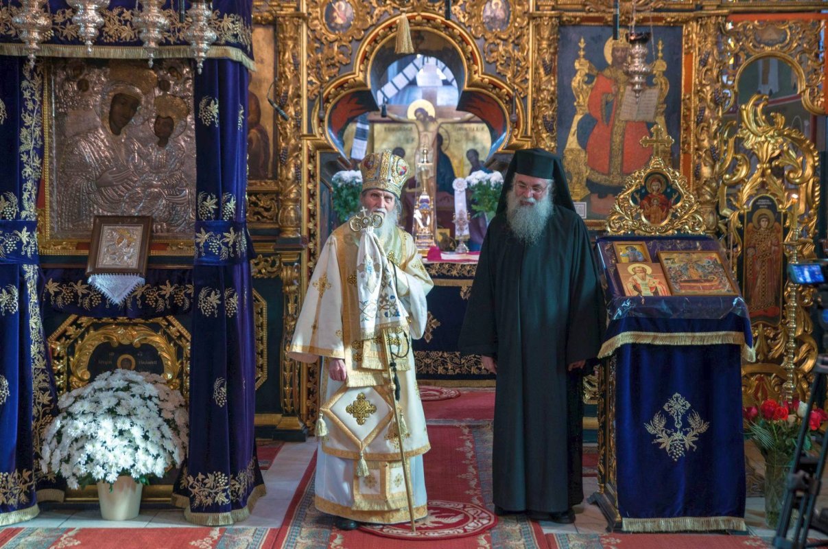 Părintele Melchisedec Velnic, la 25 de ani de stăreţie 26890