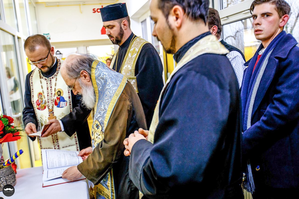 Sfântul Nicolae le-a adus copiilor din Arad un spital nou 26916