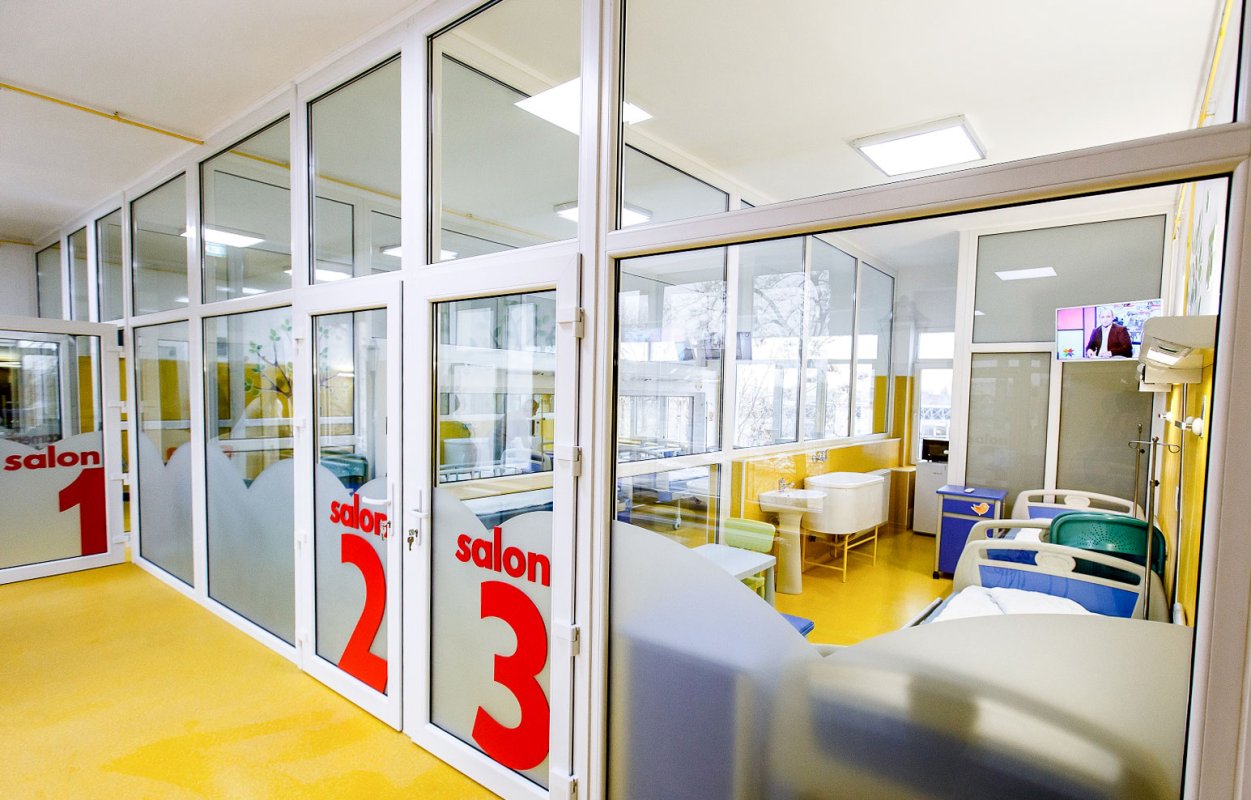 Sfântul Nicolae le-a adus copiilor din Arad un spital nou 26918