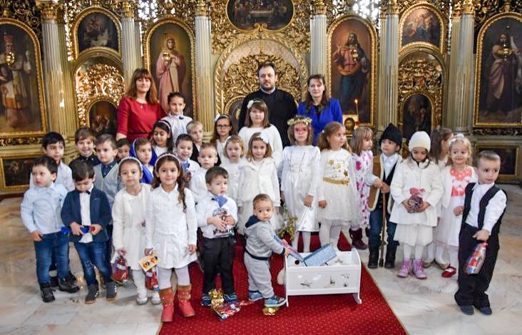 Spectacol oferit de preșcolarii Grădiniței „Sfânta Filofteia” din Caransebeș 26920