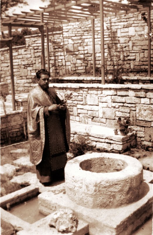 Un chip al demnității și credinței în vremuri grele 26922