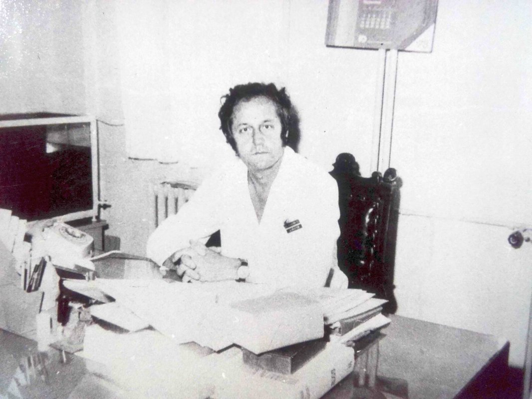 Cine n-are bătrâni, să-și cumpere, cine are, să-i îngrijească! 26952