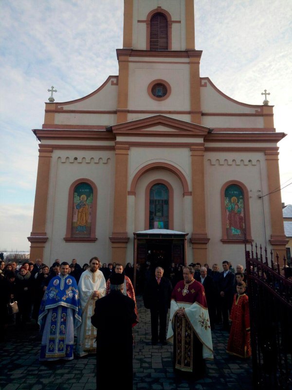 Comuniune și binecuvântare în parohii bănăţene  26790