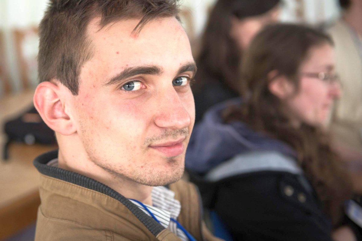 Dacă la palmă răspunzi cu celălalt obraz, e un început de dialog 26686