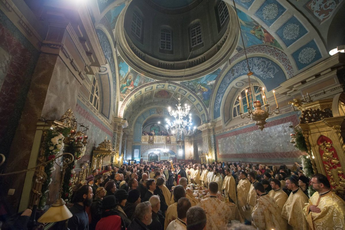 IPS Mitropolit Teofan: „Dacă omul devine odihnitor de Dumnezeu, este şi odihnitor de oameni“ 26687