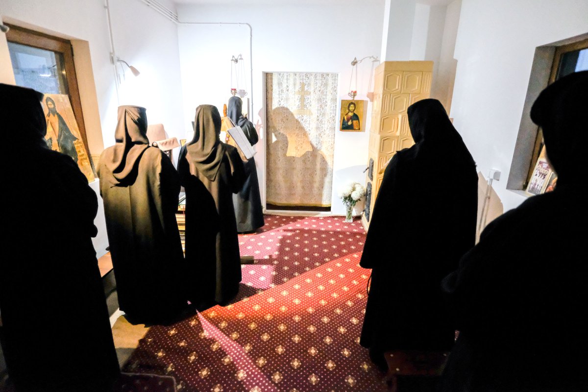 „Dumnezeu nu a trimis pe cineva, ci El Însuși a venit” 26682