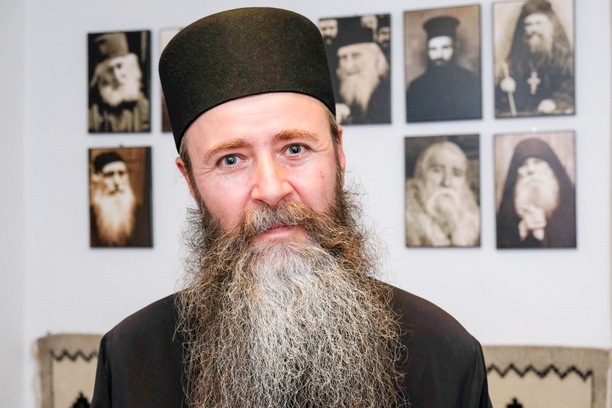 „Dumnezeu nu a trimis pe cineva, ci El Însuși a venit” 26683