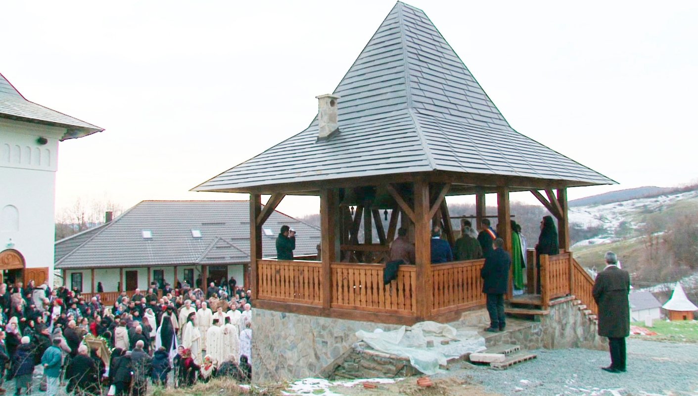 Hramul mănăstirii bistriţene „Sfântul Ierarh Spiridon” - Strâmba 26615