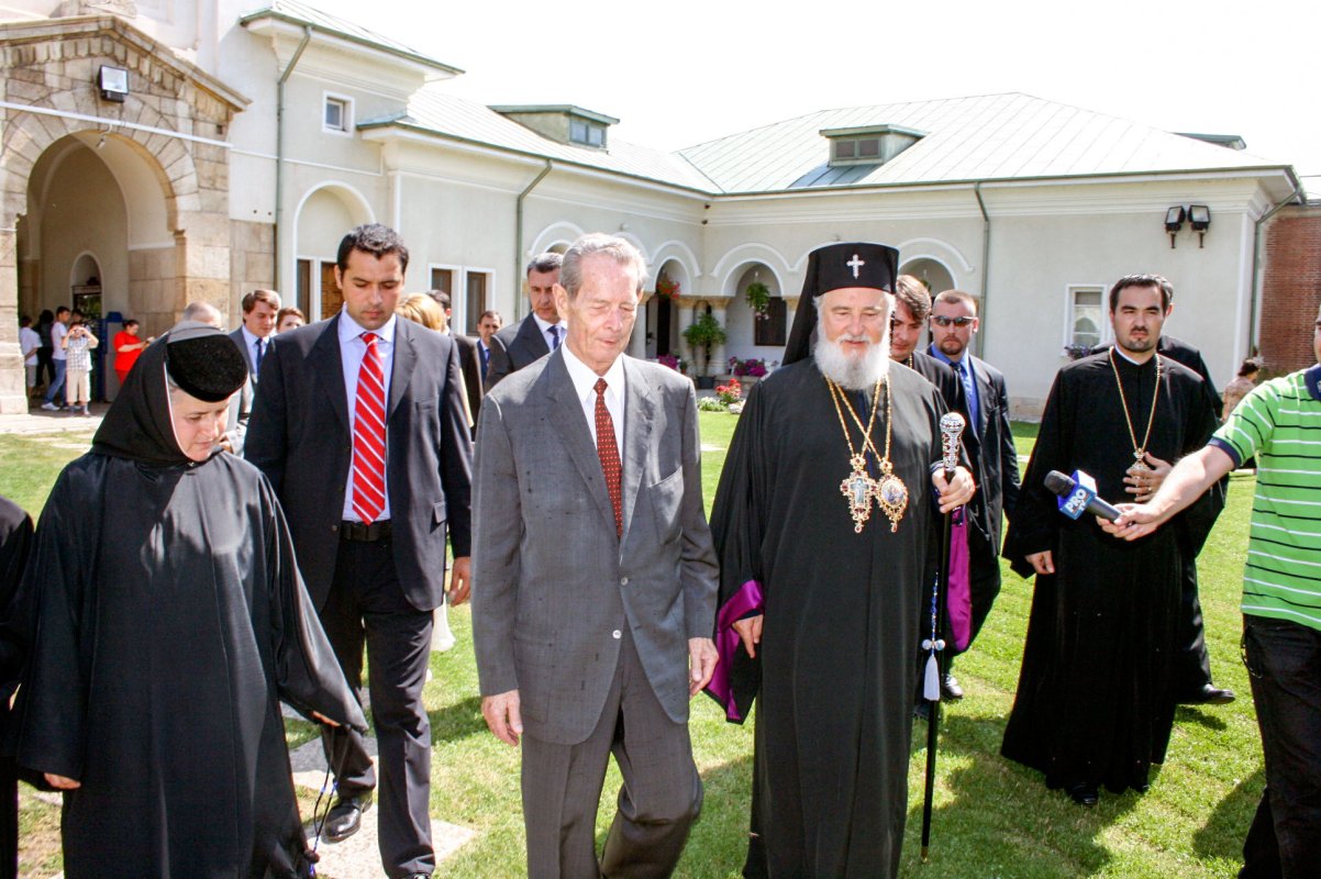 Vizite ale Regelui Mihai în eparhii românești 26664