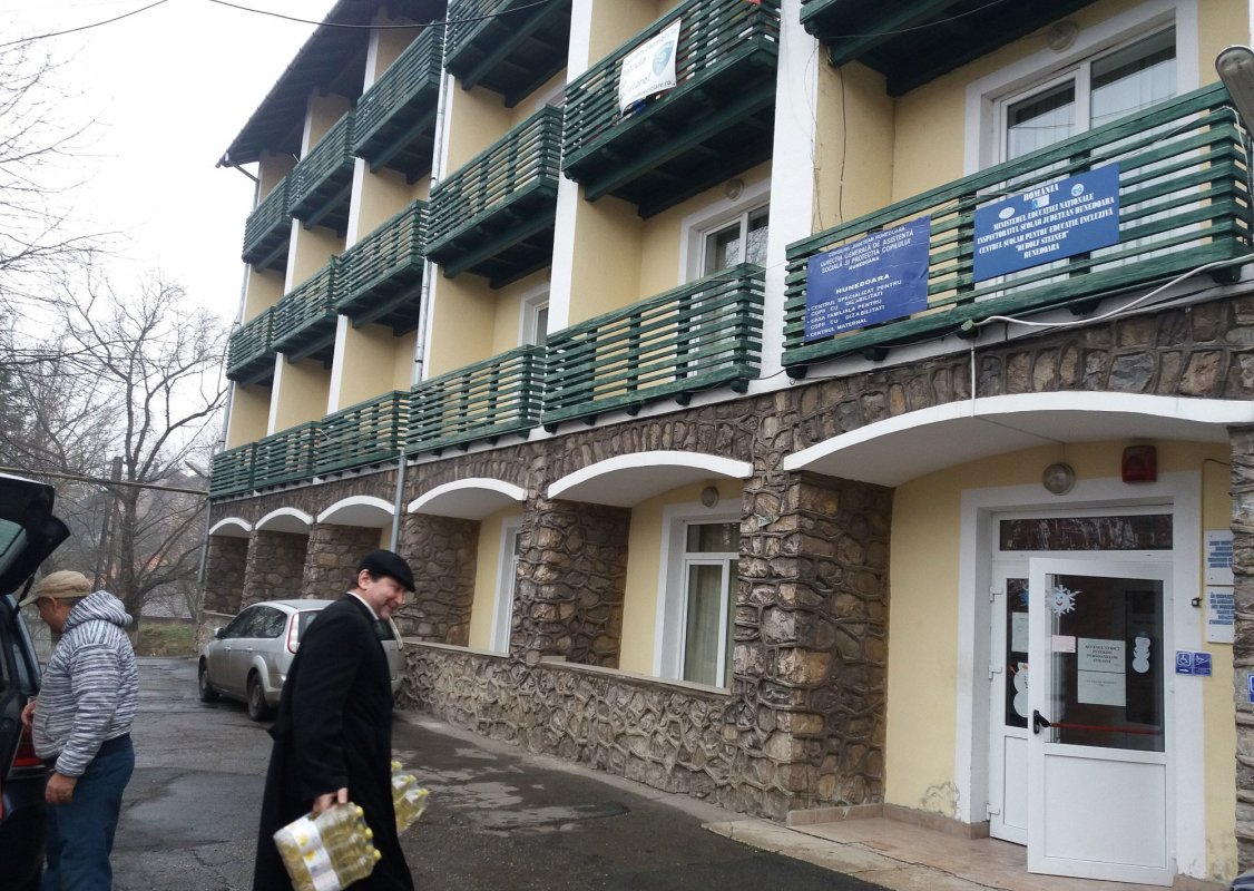 Ajutor pentru persoane defavorizate, la Deva şi Hunedoara 26558