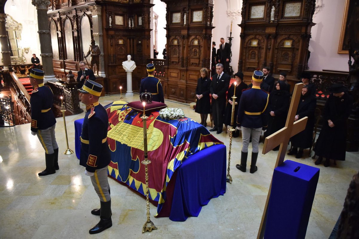 De la Castelul Peleș la Palatul Regal 26582