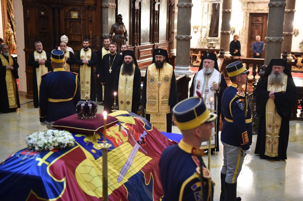 De la Castelul Peleș la Palatul Regal 26583