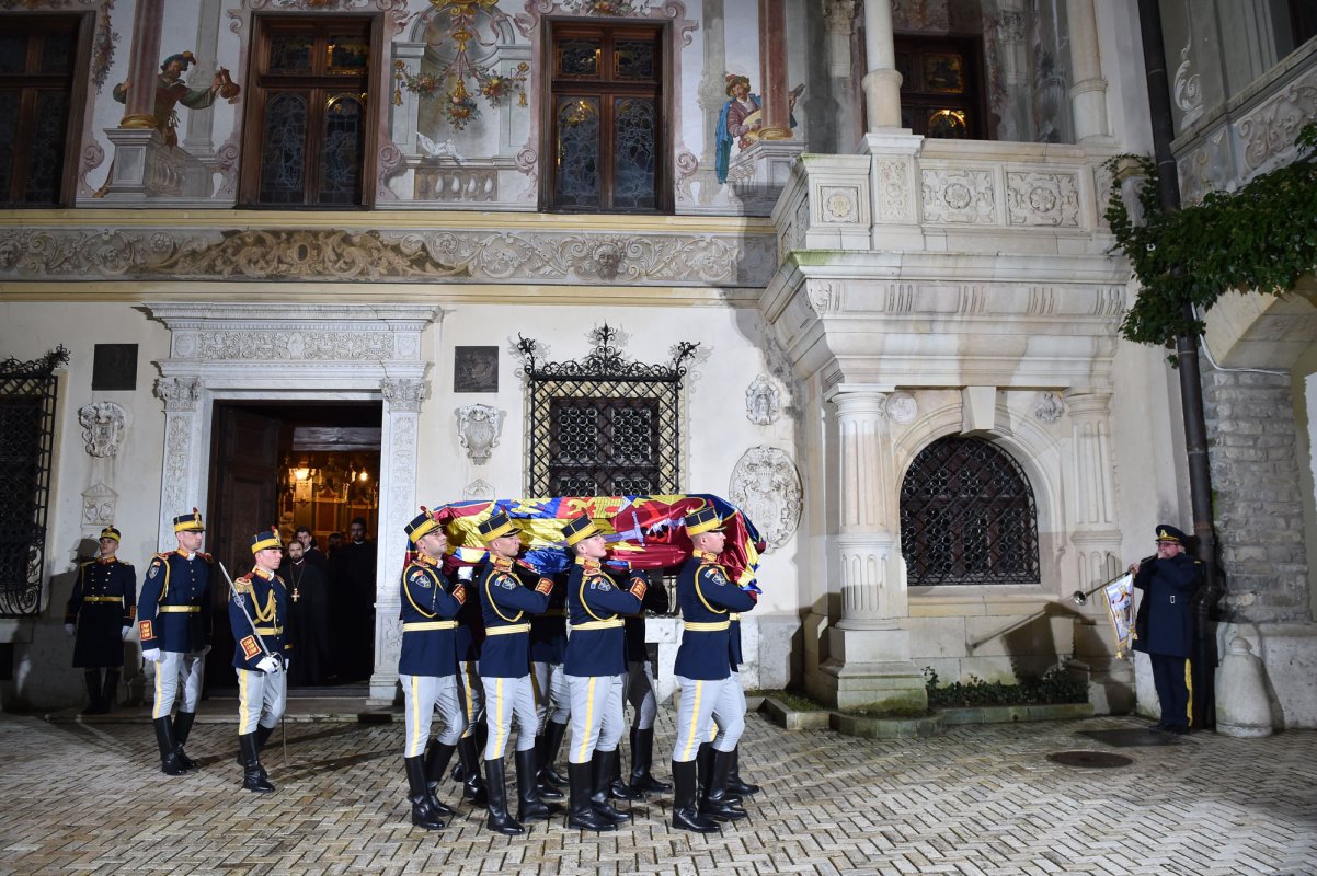 De la Castelul Peleș la Palatul Regal 26584