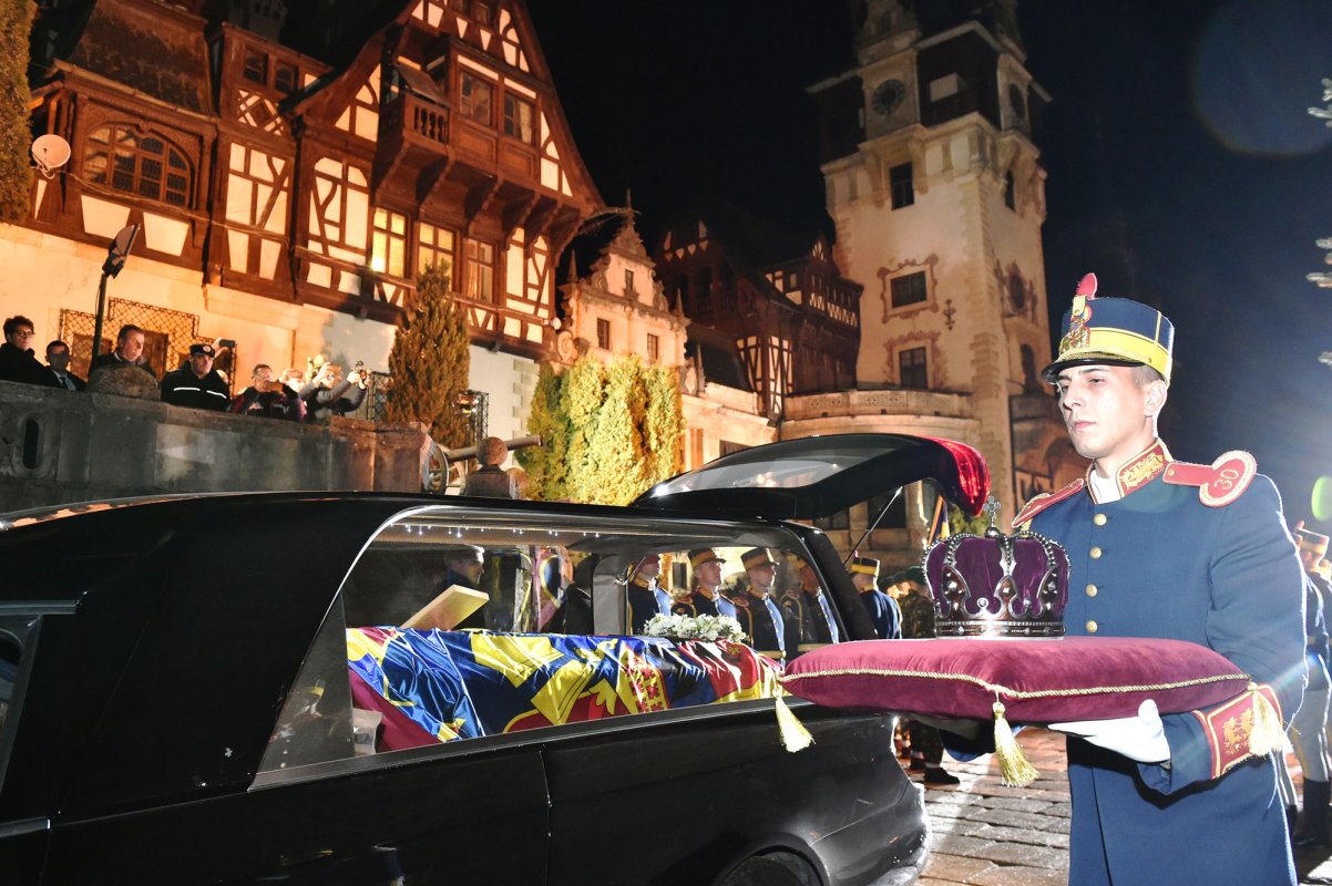 De la Castelul Peleș la Palatul Regal 26585